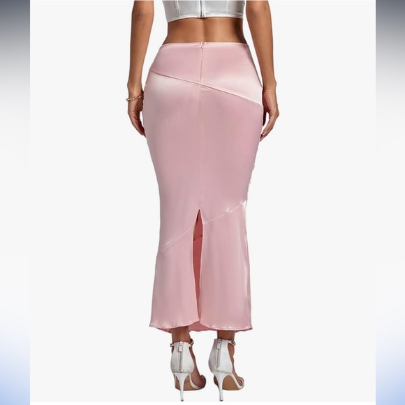 NWOT Women's Pink Satin Silk Skirt - Picture 2 of 5